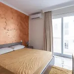 Modern & Luxurious - Prime Location