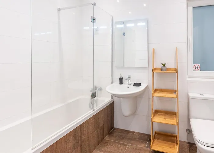 Apartment Modern & Luxurious - Prime Location *