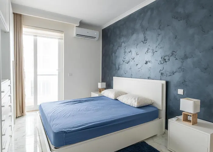 Apartment Modern & Luxurious - Prime Location