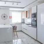 Apartment Modern & Luxurious - Prime Location *