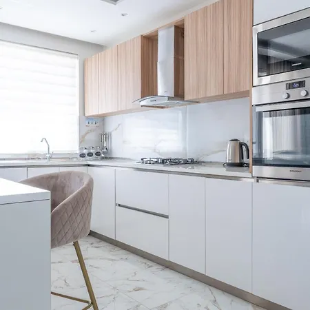 Apartment Modern & Luxurious - Prime Location *