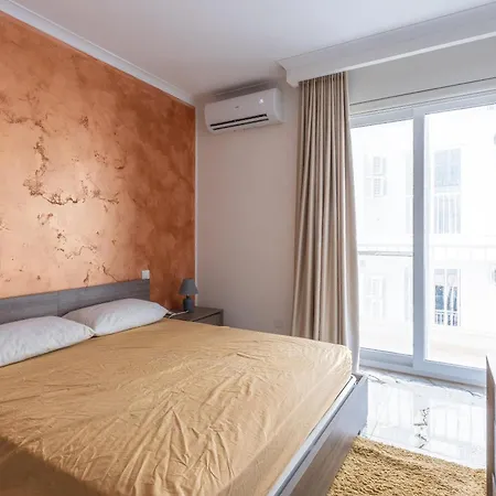 Modern & Luxurious - Prime Location