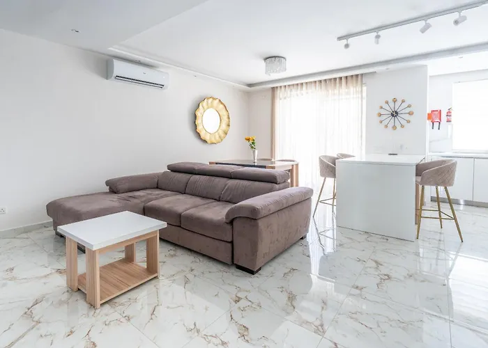 Modern&luxurious - Prime Location *